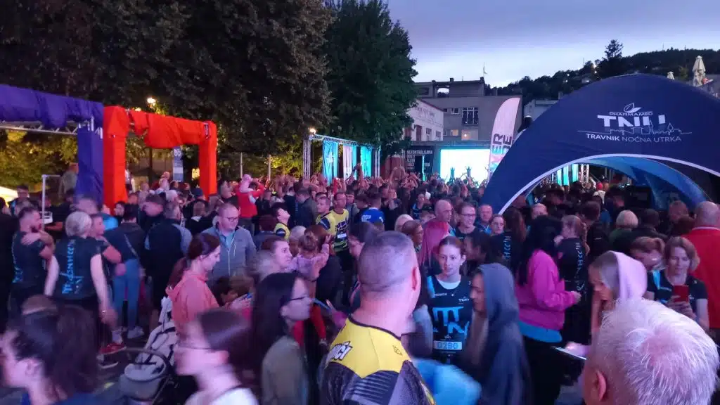 Održana spektakularna Travnik noćna utrka uz veliki broj trkača i posjetitelja (FOTO+VIDEO) 