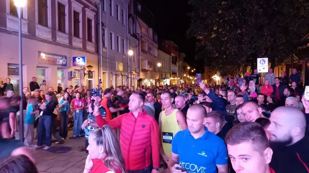 Održana spektakularna Travnik noćna utrka uz veliki broj trkača i posjetitelja (FOTO+VIDEO) 