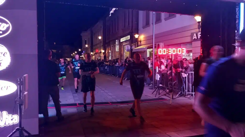 Održana spektakularna Travnik noćna utrka uz veliki broj trkača i posjetitelja (FOTO+VIDEO) 