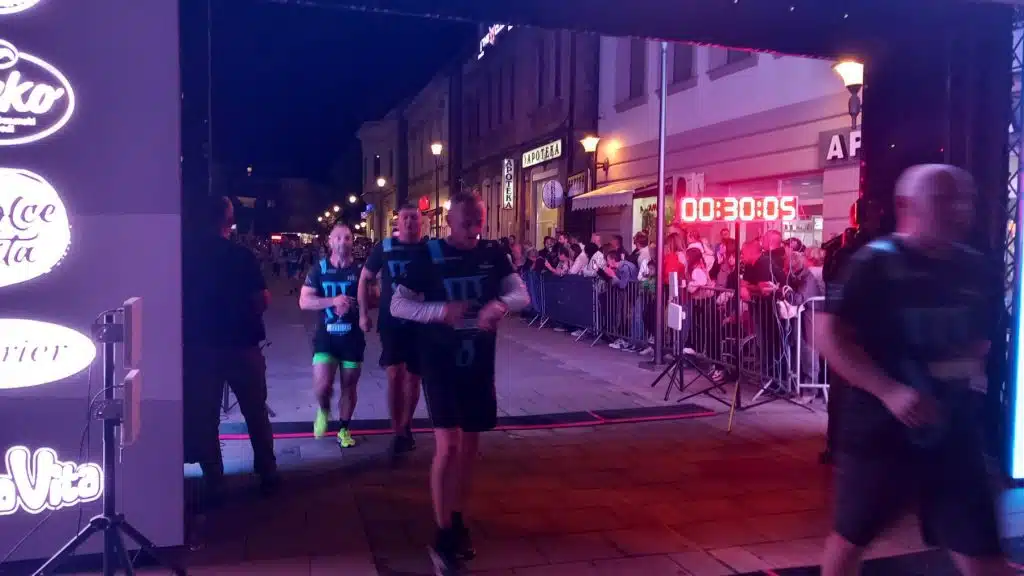 Održana spektakularna Travnik noćna utrka uz veliki broj trkača i posjetitelja (FOTO+VIDEO) 