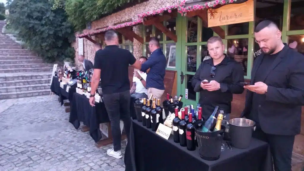 Festival Vina Čardaci oduševio posjetioce – Vrhunska vina, muzika i nezaboravna atmosfera (FOTO)