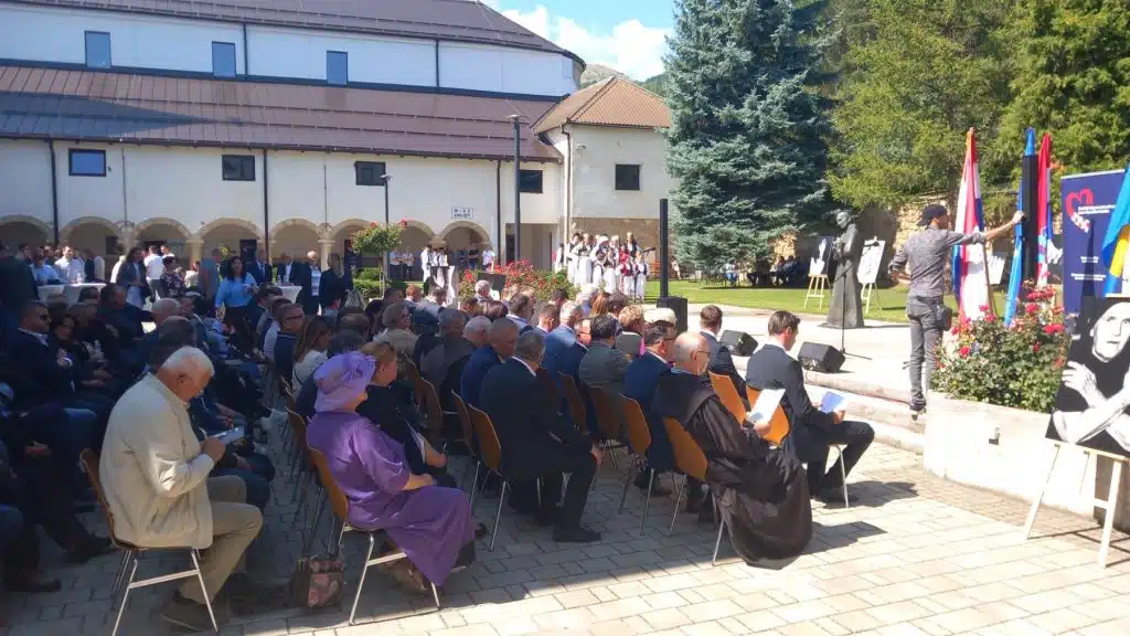U Gučoj Gori potpisani ugovori za projekte od interesa za Hrvate u BiH (FOTO)
