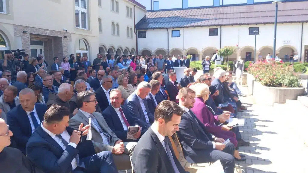 U Gučoj Gori potpisani ugovori za projekte od interesa za Hrvate u BiH (FOTO)
