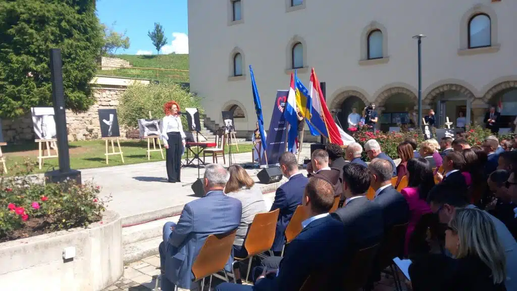 U Gučoj Gori potpisani ugovori za projekte od interesa za Hrvate u BiH (FOTO)