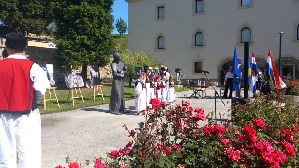 U Gučoj Gori potpisani ugovori za projekte od interesa za Hrvate u BiH (FOTO)