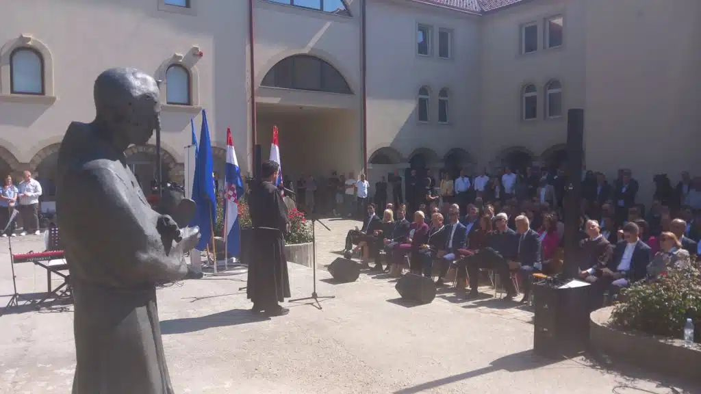 U Gučoj Gori potpisani ugovori za projekte od interesa za Hrvate u BiH (FOTO)