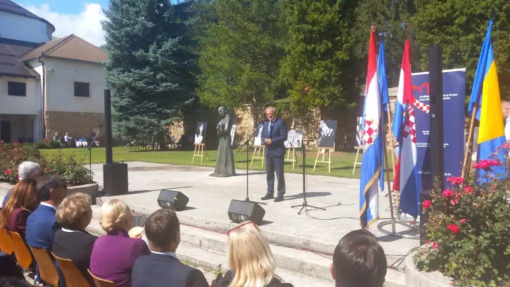 U Gučoj Gori potpisani ugovori za projekte od interesa za Hrvate u BiH (FOTO)