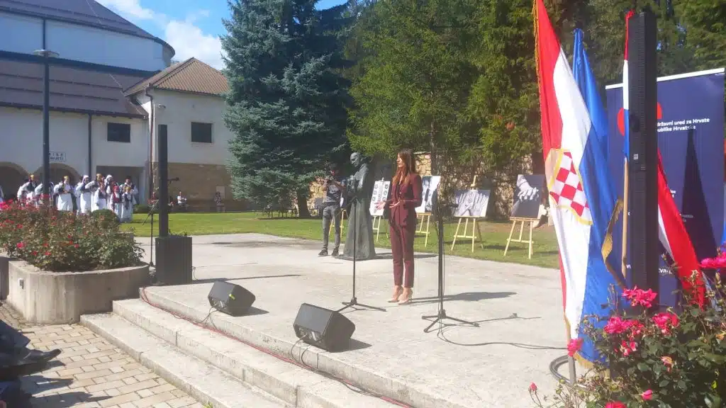 U Gučoj Gori potpisani ugovori za projekte od interesa za Hrvate u BiH (FOTO)