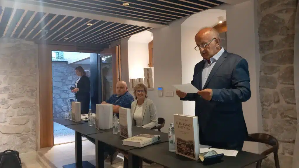 Promovisana knjiga „Razglednice Travnika“ u Andrićevoj kući (FOTO) Promovisana knjiga „Razglednice Travnika“ u Andrićevoj kući (FOTO)
