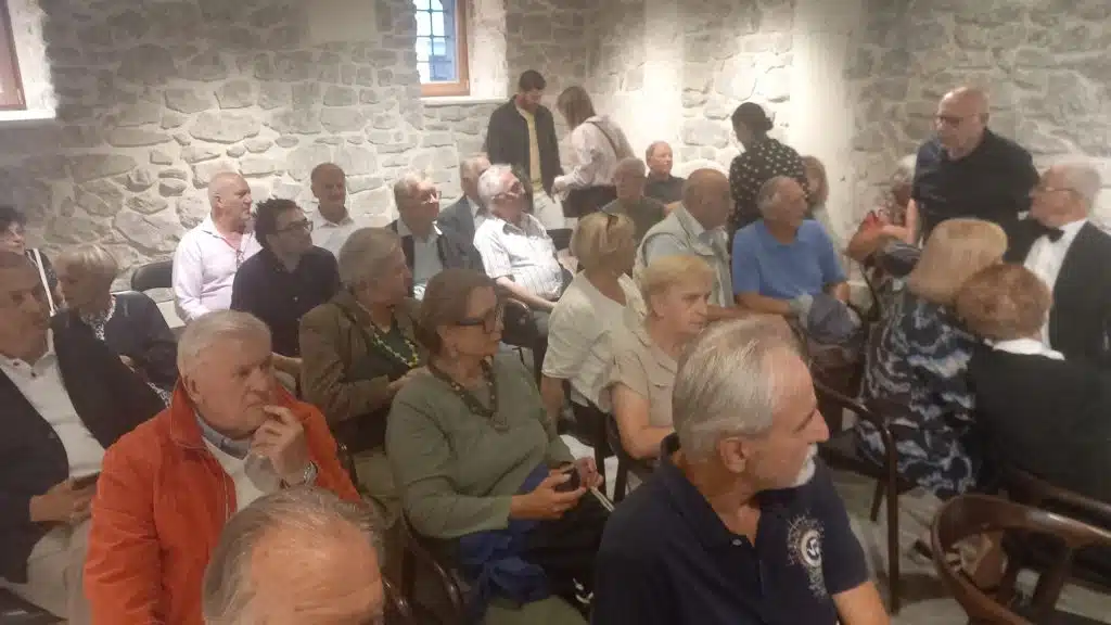 Promovisana knjiga „Razglednice Travnika“ u Andrićevoj kući (FOTO) Promovisana knjiga „Razglednice Travnika“ u Andrićevoj kući (FOTO)