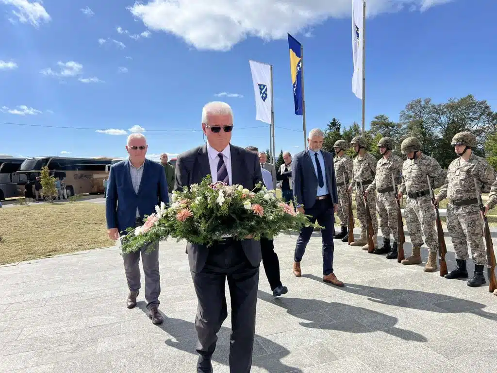 (FOTO) Na Vlašiću održani ''Dani pobjede, dani ponosa'' (FOTO) Na Vlašiću održani ''Dani pobjede, dani ponosa''