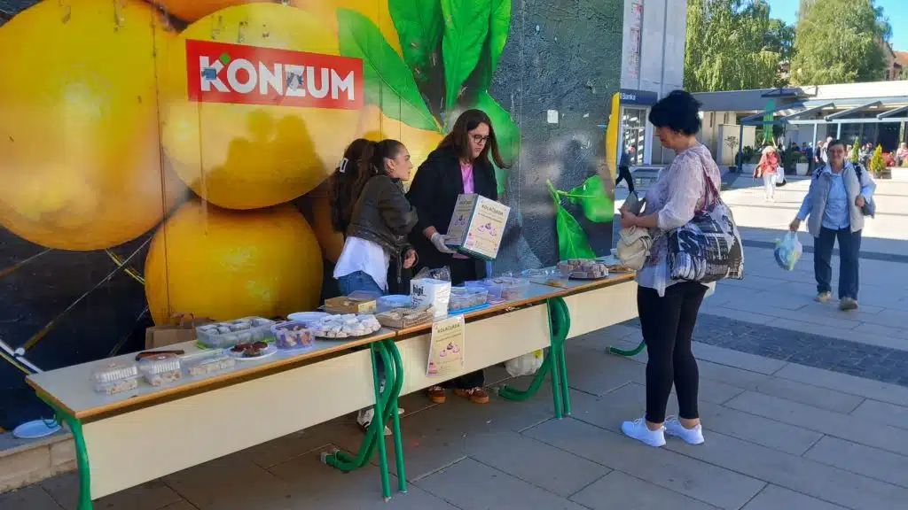 Na centralnom trgu u Travniku danas kolačijada za Aminu Habibović