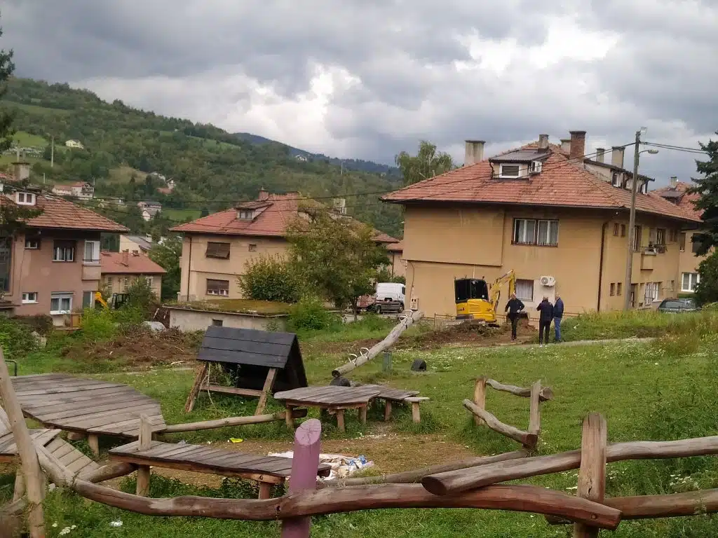 Realizacija infrastrukturnih projekata na Kalibunaru: Sigurniji i ljepši ambijent za građane (FOTO)