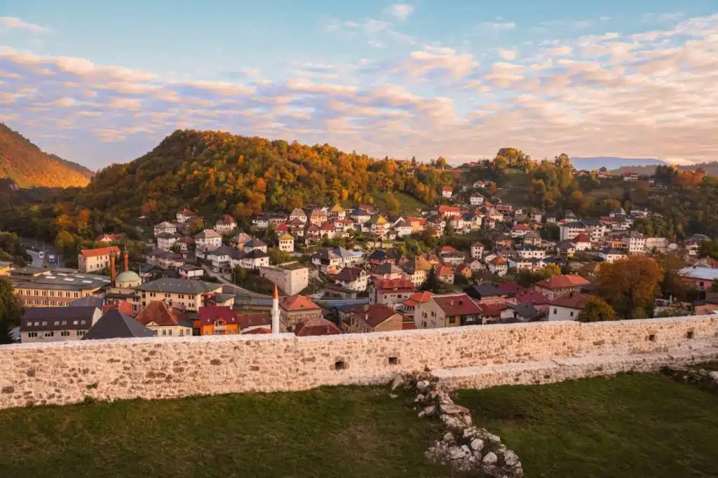 (FOTO) Čarolija jeseni u Travniku: Prošetajte gradom uz objektiv Samira Behlića Behle