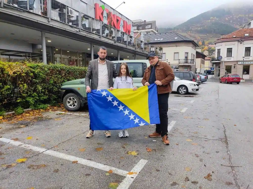 Mlada travnička šahistkinja Lamija Emrović otputovala na Evropsko prvenstvo kadeta u Budvi