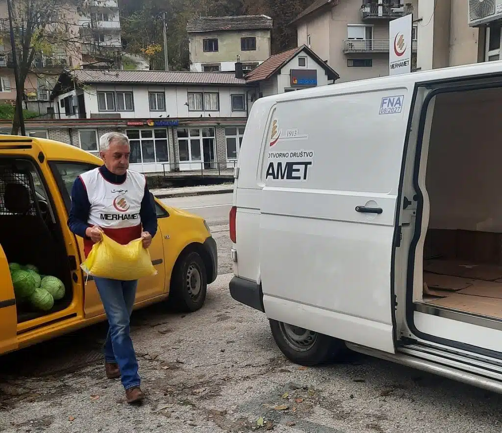“Merhamet” Travnik primio vrijednu donaciju namirnica od mještana Gluhe Bukovice