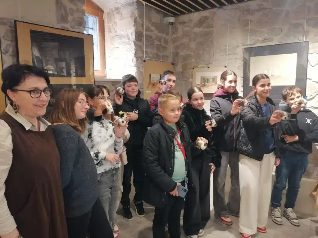 Atelier za igračke od vune vlašićke ovce oduševio mlade učesnike u Travniku (FOTO)