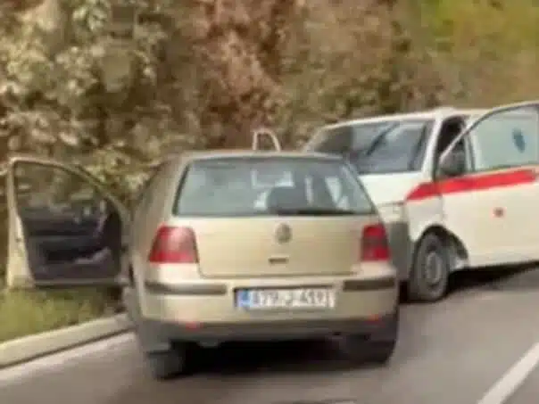 Saobraćajna nesreća kod Travnika, golf se sudario s kolima Hitne pomoći
