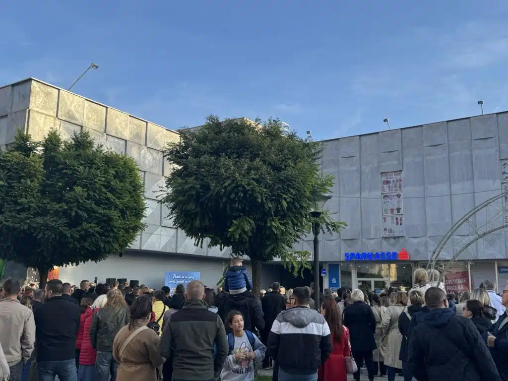 Travnik pjevao u čast Halidu Bešliću (FOTO+VIDEO)