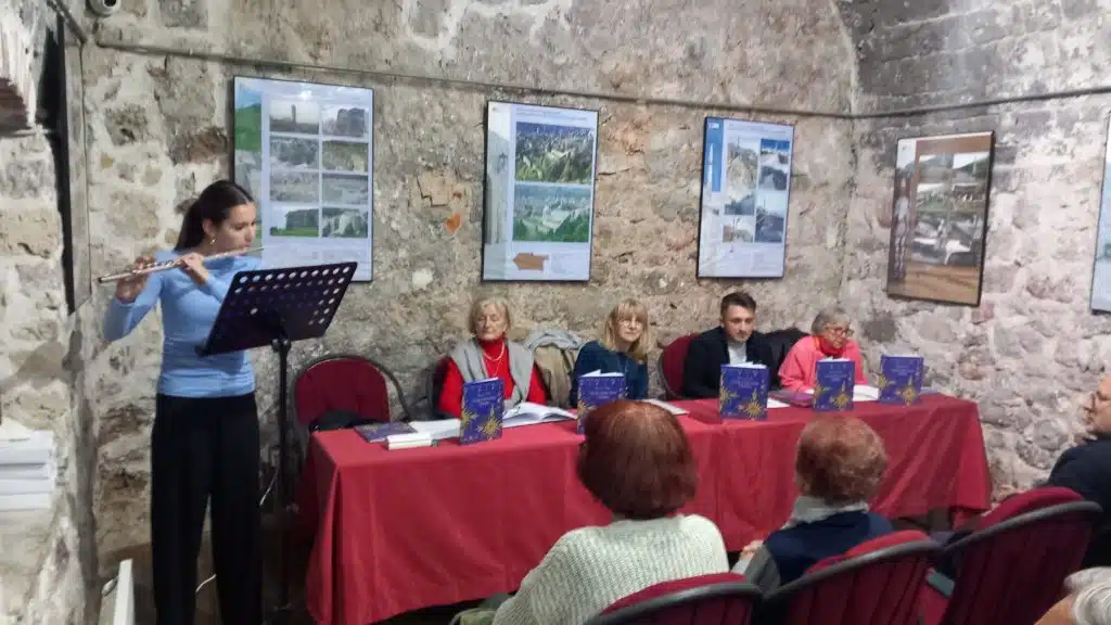 „Andrićevi dani“ u Starom gradu: Promocija knjige Božene Volić „Tajna starog grada Travnika“ (FOTO)