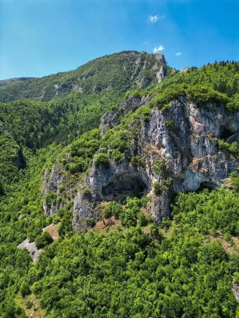 Pećina Zlatnog Dede: Skriveni dragulj Suhog Dola koji oduzima dah
