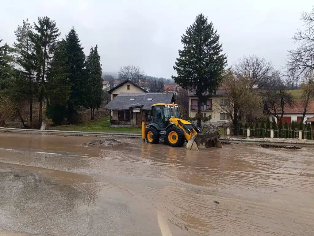 Poplave u Bugojnu: Poričnica vraćena u korito, nadležni nastavljaju uklanjanje posljedica