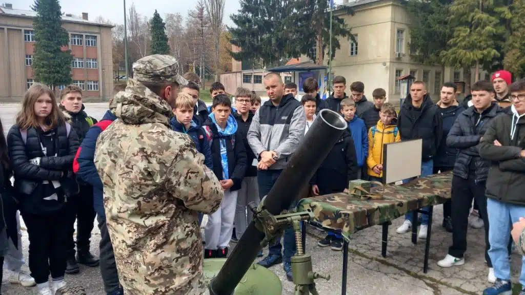 (FOTO) U Kasarni Travnik održan Dan otvorenih vrata Komande za obuku i doktrinu