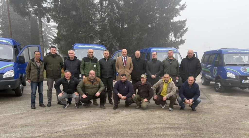 Šumarija Bugojno modernizira vozni park: Primopredaja novih kombi vozila za sigurnost radnika (FOTO)