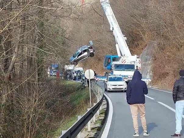 Saobraćajna nesreća kod Jajca, autom sletjeli u Vrbas