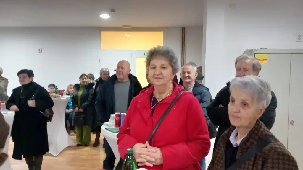 (FOTO) Upriličeno tradicionalno druženje penzionisanih uposlenika JU Bolnica Travnik