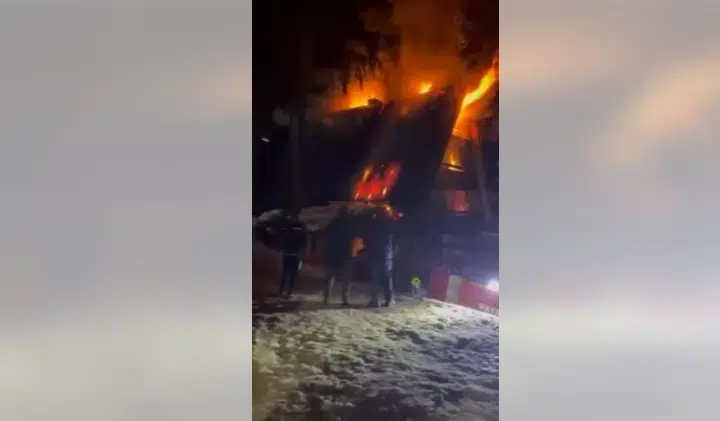 Vikendica u plamenu na Vlašiću: vatrogasci na terenu (VIDEO)