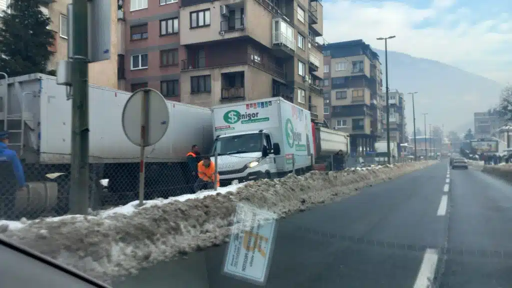 Sudar dva kamiona u Travniku izazvao veliku gužvu (FOTO)