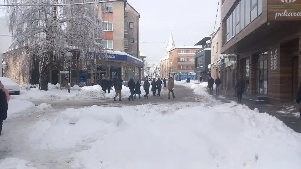 Snijeg, led i niske temperature – Preporuke građanima za očuvanje zdravlja
