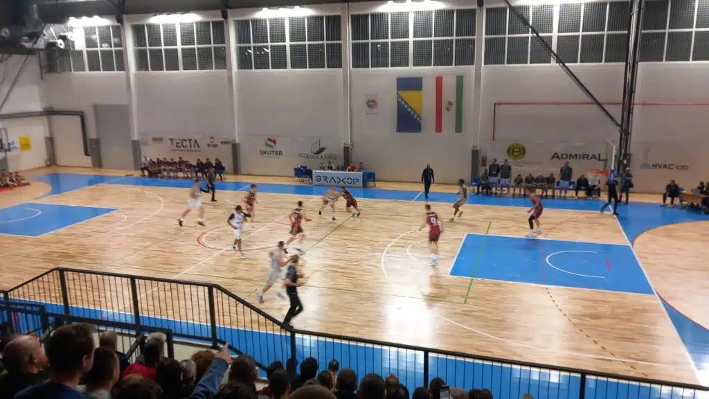 Počeo košarkaški spektakl u Travniku: KK Travnik dočekao KK Bosna Studenti