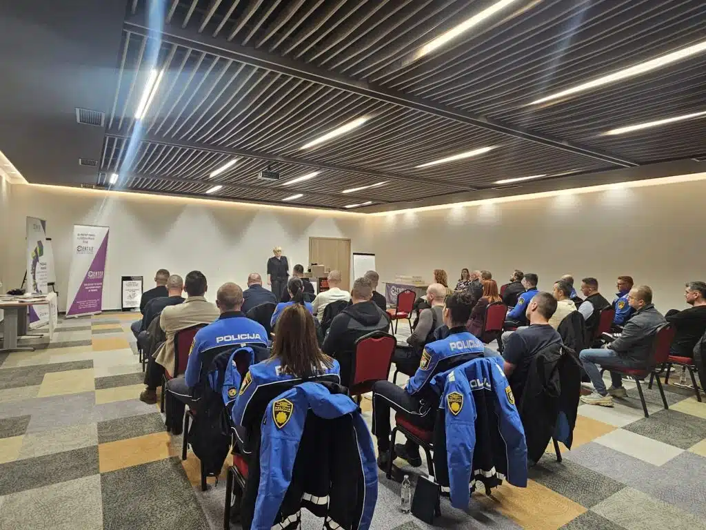 Edukacija policijskih službenika na temu „Od prijave do nasilja, prava žrtava nasilja u porodici i institut Osobe od povjerenja“