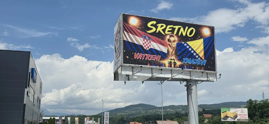 Zanimljiv bilbord u Vitezu: Jedna poruka za Zmajeve i Vatrene