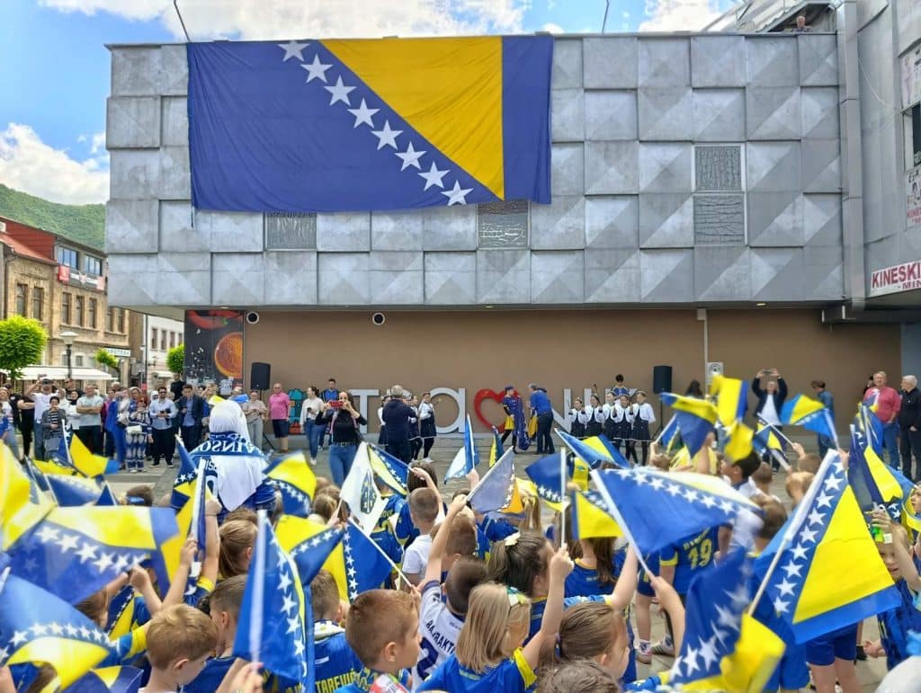 Travnik danas diše kao jedno za Zmajeve: Najljepšu sliku poslali najmlađi navijači (FOTO)