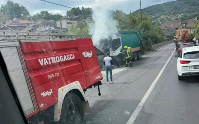 Požar na kamionu za odvoz komunalnog otpada u Travniku