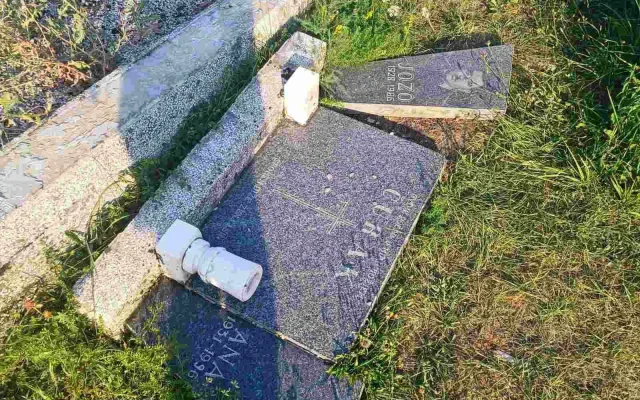 Vandalizam na katoličkom groblju Slimena