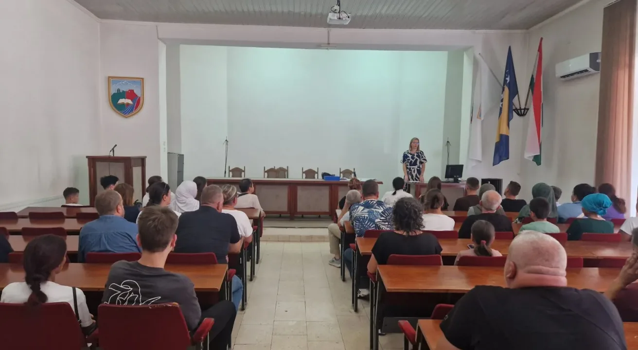 Veće stipendije za stipendiste Fondacije Hastor: u Travniku i Novom Travniku potpisani ugovori za školsku 2026/2027. godinu