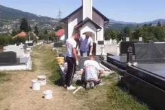 Nakon što su u Travniku oštećeni katolički nadgrobni spomenici, Jasmin besplatno sanirao štetu