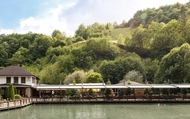 Pastrmka koju vrijedi probati: Otkrijte Restoran Izvor u Mehurićima kod Travnika