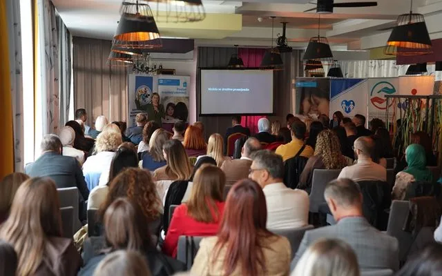 U Travniku održana stručna konferencija: Snažniji sistem podrške porodicama znači sigurnije djetinjstvo