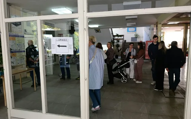 Izbori u BiH : Do 14 sati glasalo 20,6 posto birača