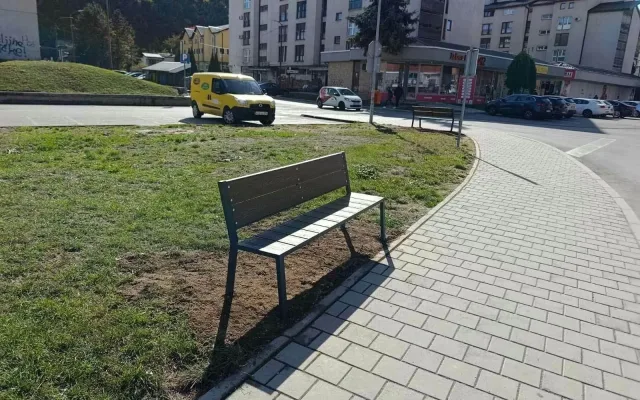 Novi Travnik dobio 57 parkovskih klupa