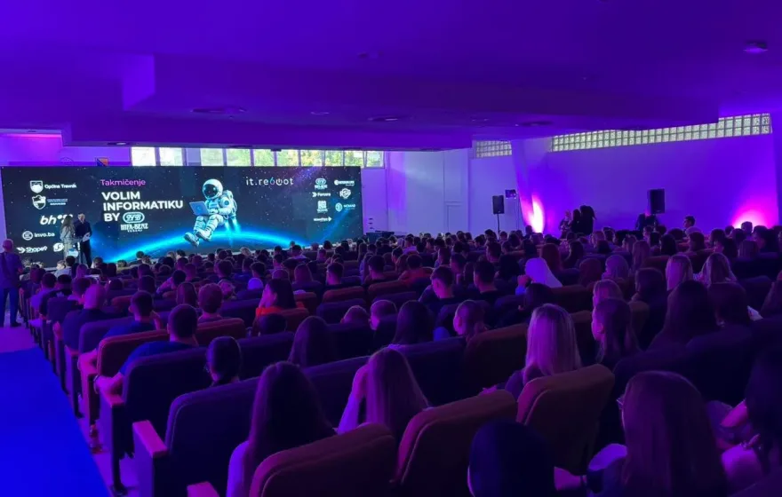 IT Reboot 2026 u Travniku okupio stručnjake, mlade programere i 180 robotičara iz cijelog svijeta